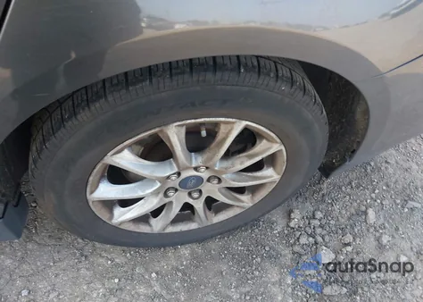 2015 Ford Fusion S z USA, uszkodzony, nr VIN 1FA6P0G70F5114820